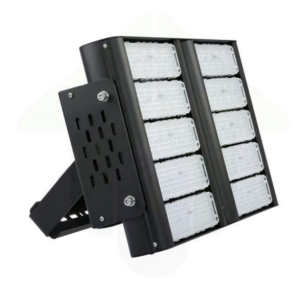 TETRA-XS ZWARE INDUSTRIE SCHIJNWERPER - 400 Watt 500 Watt of 600 Watt - led terreinverlichting en sportveldverlichting en bedrijfshalverlichting