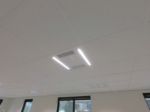 UV luchtdesinfectie led paneel met inschakeling van de verlichting