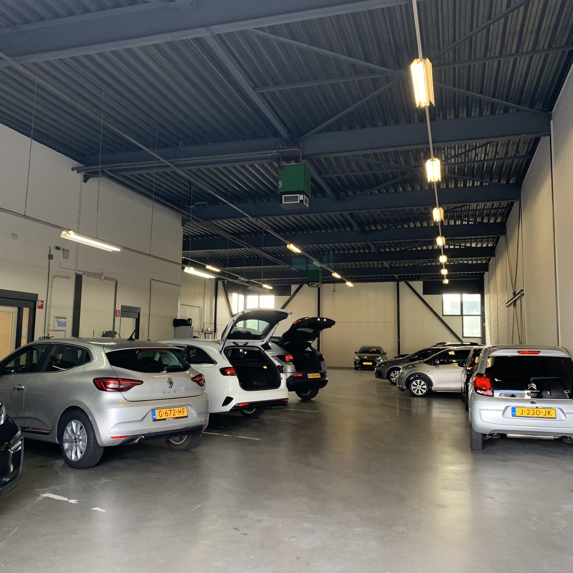 Oude situatie - Garage met TL verlichting