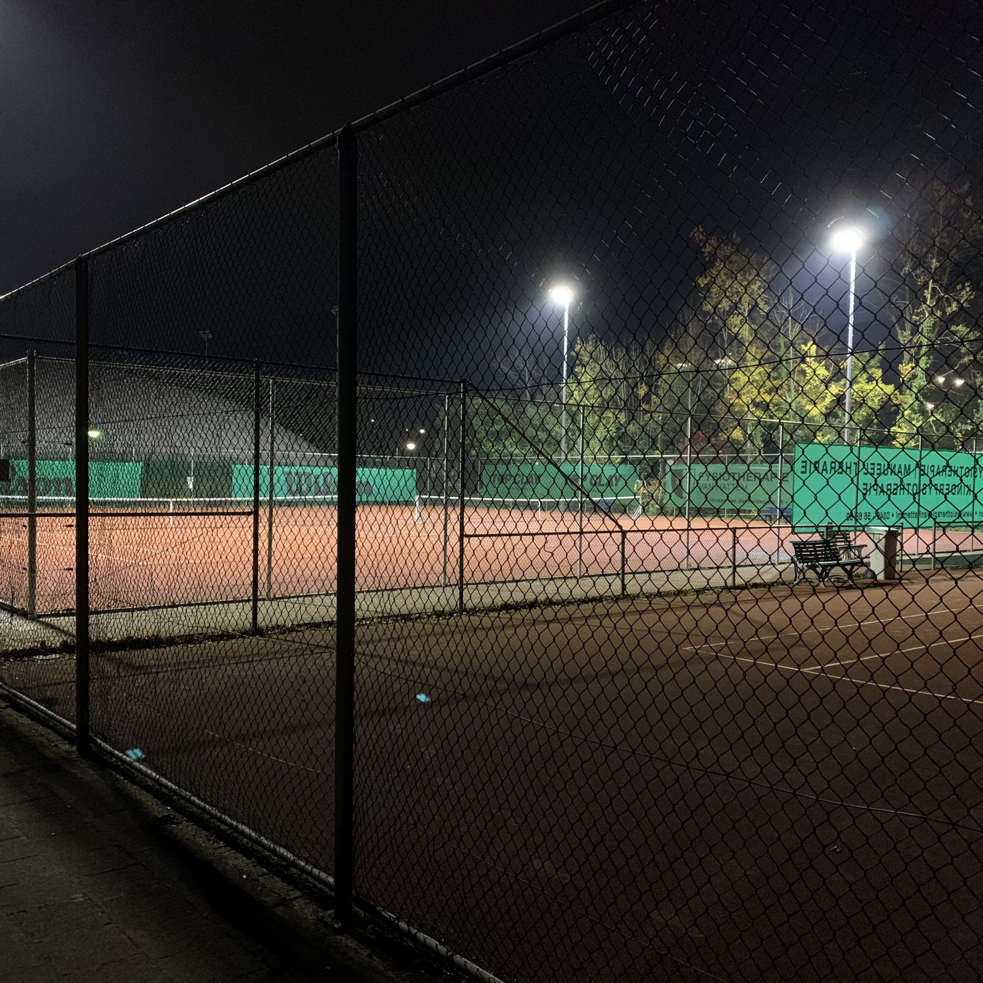Sportveldverlichting zonder lichthinder bij de omgeving