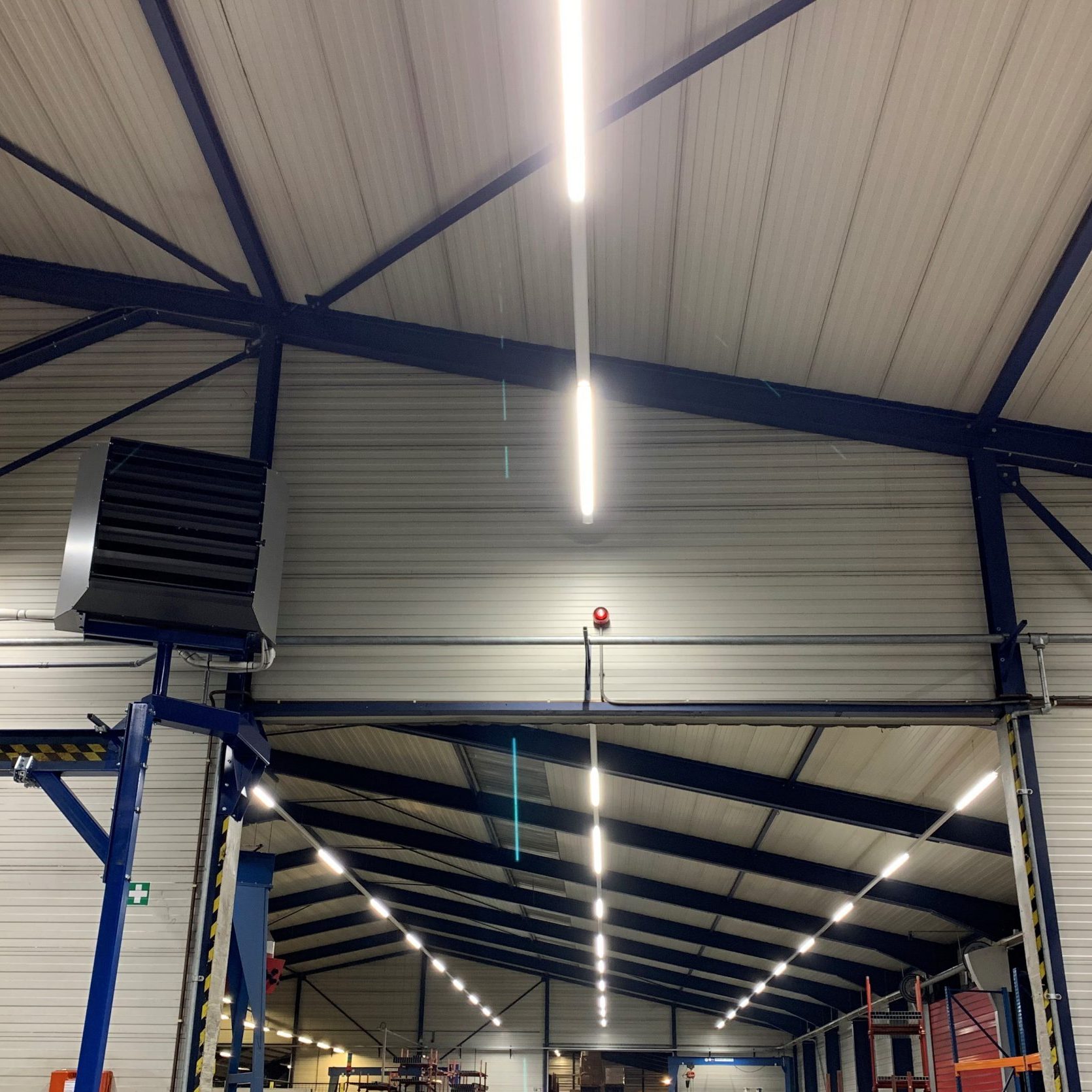 Vakkundig gemonteerde led lichtlijnen