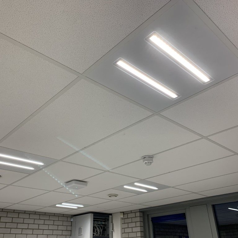 Bedrijfsverlichting vervangen door led verlichting voor kantoren - impressie uitgeschakeld