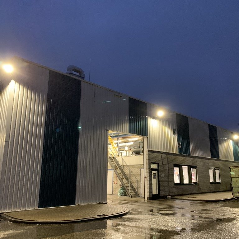 Gevel bedrijfsverlichting vervangen door led gevelverlichting Moerdijk