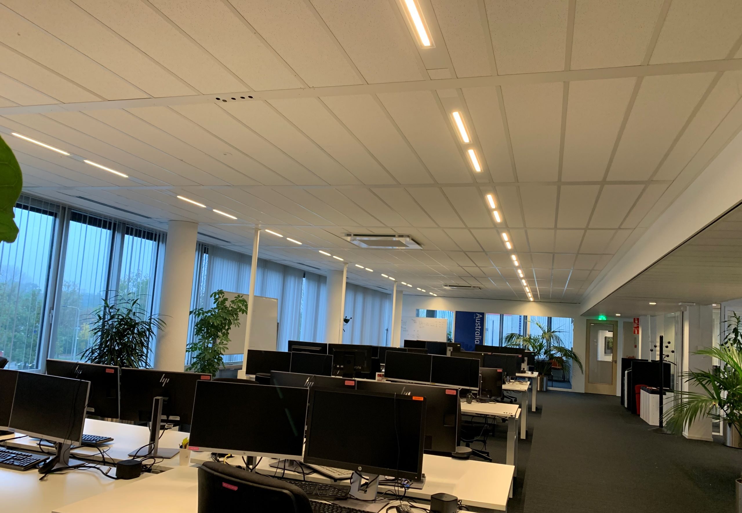 Kantoorverlichting: Efficiëntie en Comfort voor Uw Kantoor