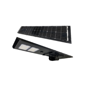 Polarics 100W solar LED terreinverlichting gemonteerd op paal bij parkeerterrein
