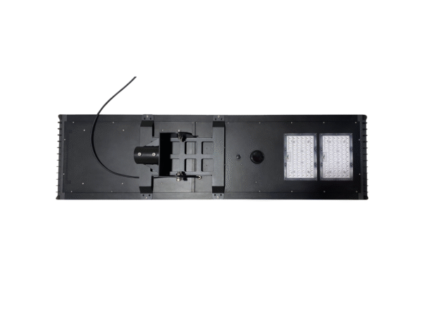 Close-up van zonnepaneel met sensor en LED-armatuur van Polarics terreinverlichting